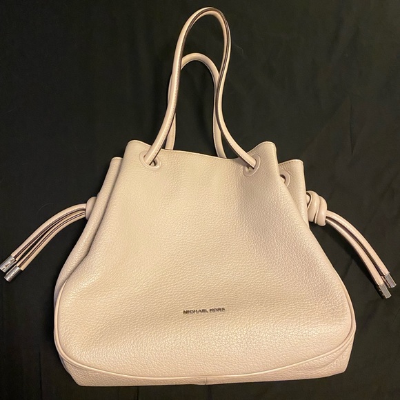 Michael Kors Dalia Large Shoulder Tote in Cement - Picture 14 of 15